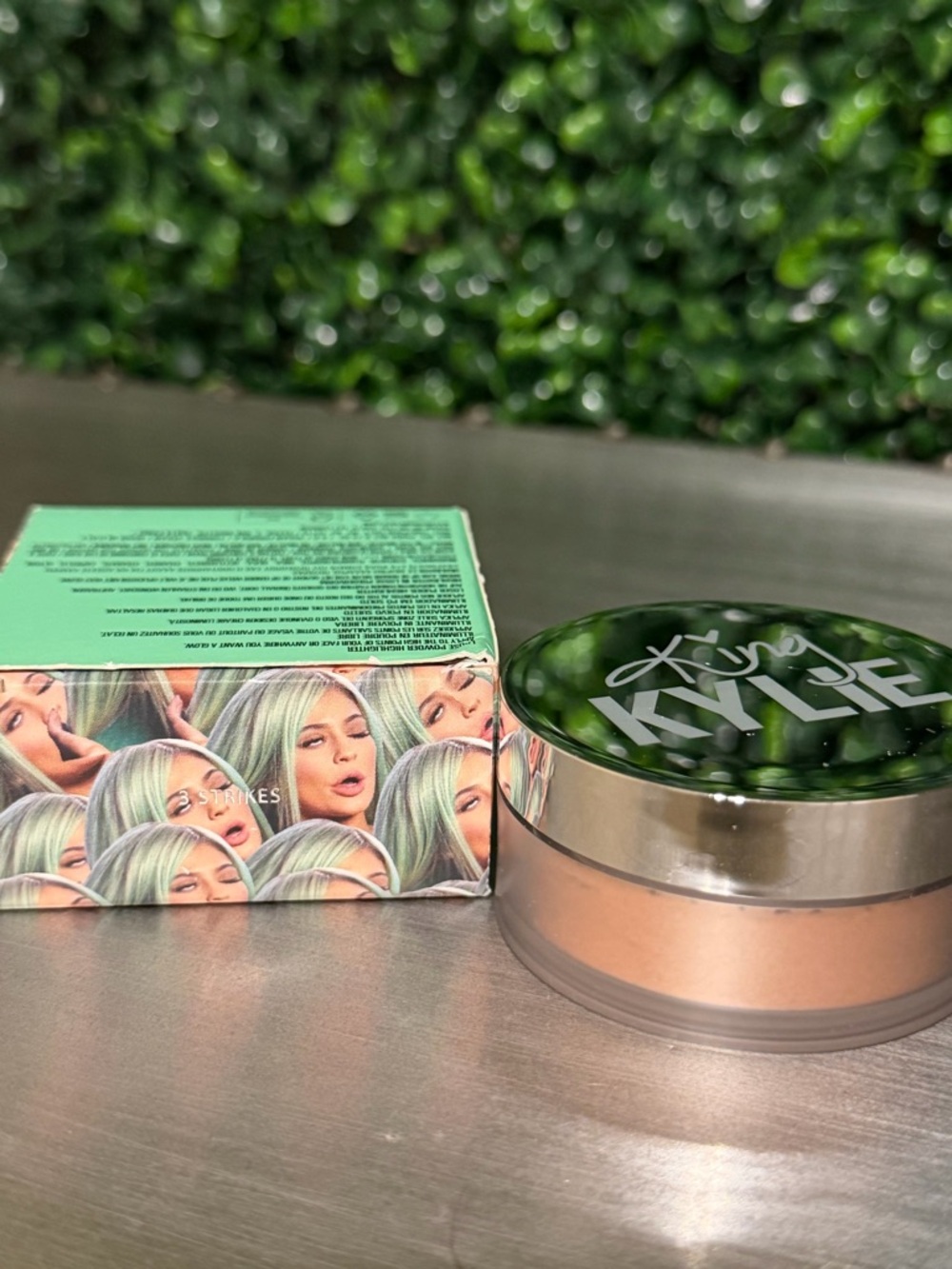 Kylie Cosmetics 'King' Highlighter Compact -3 Strikes - Picture 2 of 6